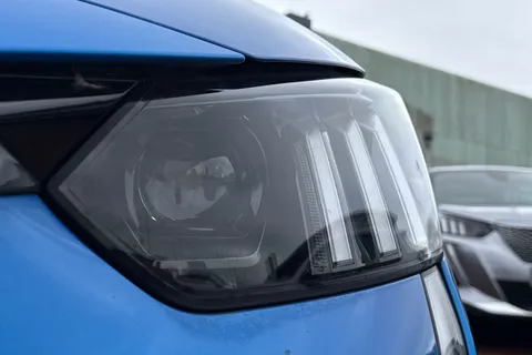 YS71UZV PEUGEOT 208 1.2 PureTech GT Euro 6 (s/s) 5dr Thumbnail #28