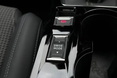 YS71UZV PEUGEOT 208 1.2 PureTech GT Euro 6 (s/s) 5dr Thumbnail #35