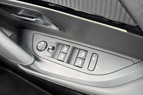 BL73PHF PEUGEOT 2008 1.2 PureTech GT EAT Euro 6 (s/s) 5dr Thumbnail #43