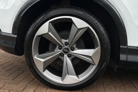 12 of 66 for Audi Q4 e-tron Q4 Black Edition 45 e-tron 210,00 kW