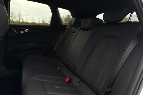 19 of 66 for Audi Q4 e-tron Q4 Black Edition 45 e-tron 210,00 kW