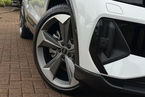 26 of 66 for Audi Q4 e-tron Q4 Black Edition 45 e-tron 210,00 kW