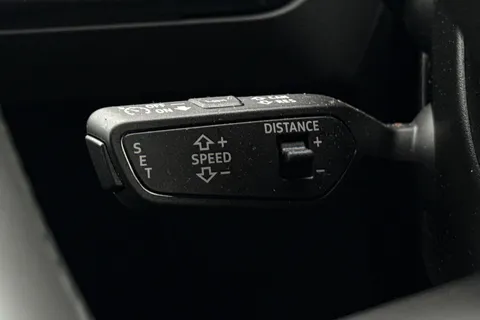 37 of 66 for Audi Q4 e-tron Q4 Black Edition 45 e-tron 210,00 kW