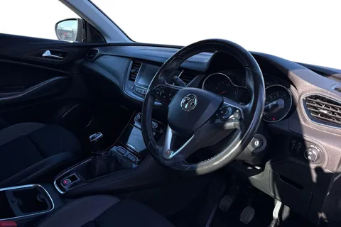 13 of 39 for Vauxhall Grandland X 1.5 Turbo D BlueInjection Sport Nav Euro 6 (s/s) 5dr