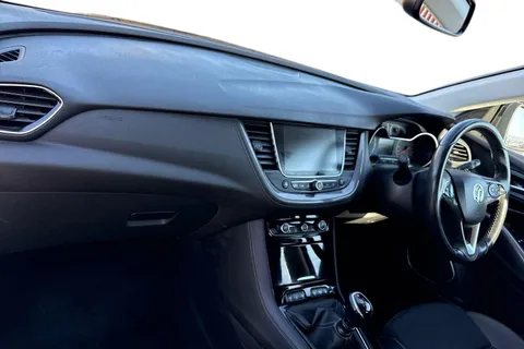 14 of 39 for Vauxhall Grandland X 1.5 Turbo D BlueInjection Sport Nav Euro 6 (s/s) 5dr