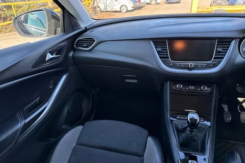 19 of 39 for Vauxhall Grandland X 1.5 Turbo D BlueInjection Sport Nav Euro 6 (s/s) 5dr