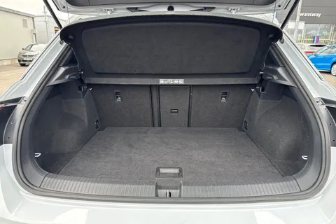 VE69KMY Volkswagen T-Roc 1.5 TSI EVO R-Line Euro 6 (s/s) 5dr Thumbnail #8