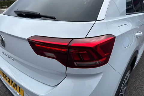 VE69KMY Volkswagen T-Roc 1.5 TSI EVO R-Line Euro 6 (s/s) 5dr Thumbnail #9