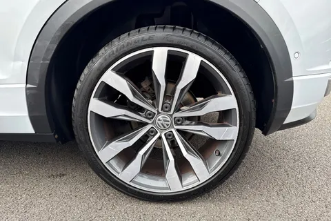 VE69KMY Volkswagen T-Roc 1.5 TSI EVO R-Line Euro 6 (s/s) 5dr Thumbnail #13