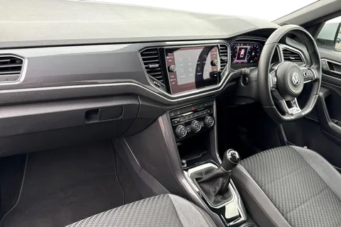 VE69KMY Volkswagen T-Roc 1.5 TSI EVO R-Line Euro 6 (s/s) 5dr Thumbnail #16