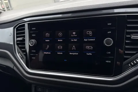 VE69KMY Volkswagen T-Roc 1.5 TSI EVO R-Line Euro 6 (s/s) 5dr Thumbnail #18