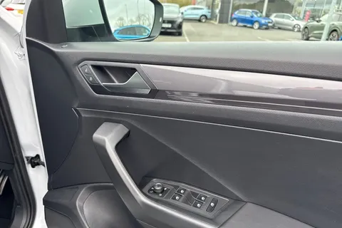 VE69KMY Volkswagen T-Roc 1.5 TSI EVO R-Line Euro 6 (s/s) 5dr Thumbnail #22