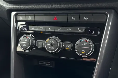 VE69KMY Volkswagen T-Roc 1.5 TSI EVO R-Line Euro 6 (s/s) 5dr Thumbnail #23