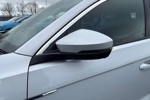 VE69KMY Volkswagen T-Roc 1.5 TSI EVO R-Line Euro 6 (s/s) 5dr Thumbnail #29