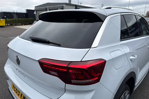 VE69KMY Volkswagen T-Roc 1.5 TSI EVO R-Line Euro 6 (s/s) 5dr Thumbnail #32