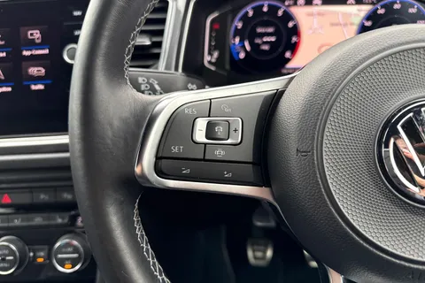 VE69KMY Volkswagen T-Roc 1.5 TSI EVO R-Line Euro 6 (s/s) 5dr Thumbnail #40