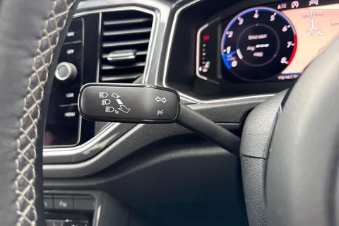 VE69KMY Volkswagen T-Roc 1.5 TSI EVO R-Line Euro 6 (s/s) 5dr Thumbnail #42