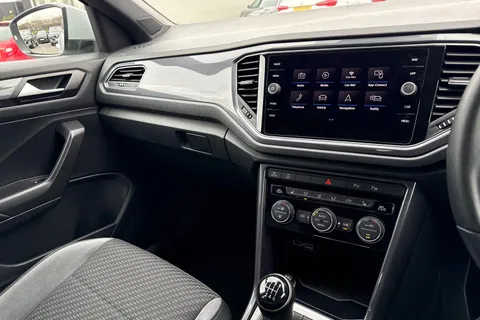 VE69KMY Volkswagen T-Roc 1.5 TSI EVO R-Line Euro 6 (s/s) 5dr Thumbnail #46