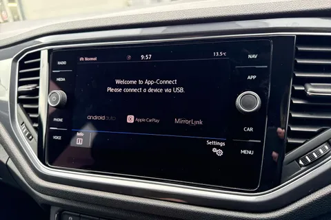 VE69KMY Volkswagen T-Roc 1.5 TSI EVO R-Line Euro 6 (s/s) 5dr Thumbnail #52