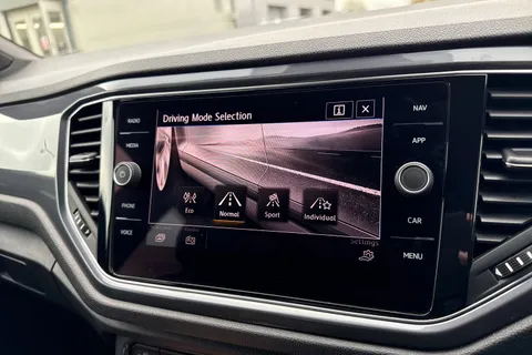 VE69KMY Volkswagen T-Roc 1.5 TSI EVO R-Line Euro 6 (s/s) 5dr Thumbnail #54