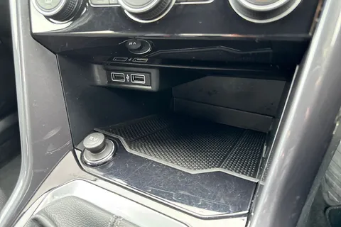 VE69KMY Volkswagen T-Roc 1.5 TSI EVO R-Line Euro 6 (s/s) 5dr Thumbnail #58