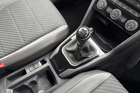 VE69KMY Volkswagen T-Roc 1.5 TSI EVO R-Line Euro 6 (s/s) 5dr Thumbnail #59