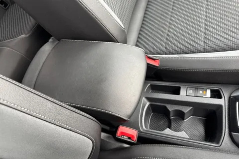 VE69KMY Volkswagen T-Roc 1.5 TSI EVO R-Line Euro 6 (s/s) 5dr Thumbnail #60