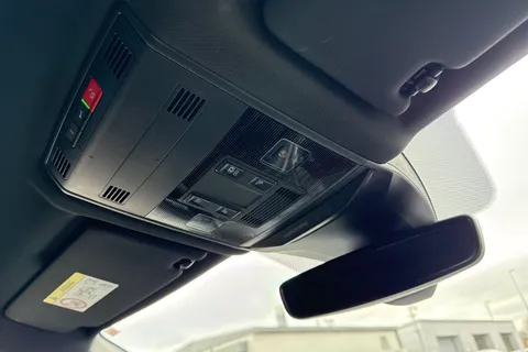 VE69KMY Volkswagen T-Roc 1.5 TSI EVO R-Line Euro 6 (s/s) 5dr Thumbnail #62