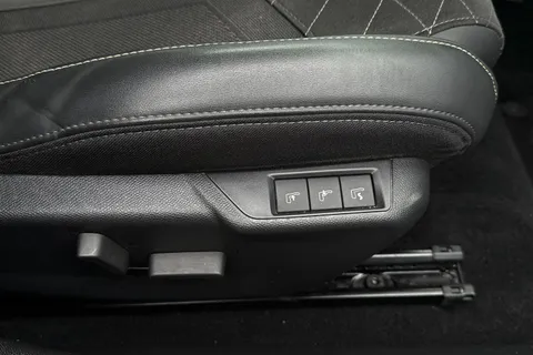 RV72HHG PEUGEOT e-2008 50kWh GT Premium Auto 5dr (7kW Charger) Thumbnail #33