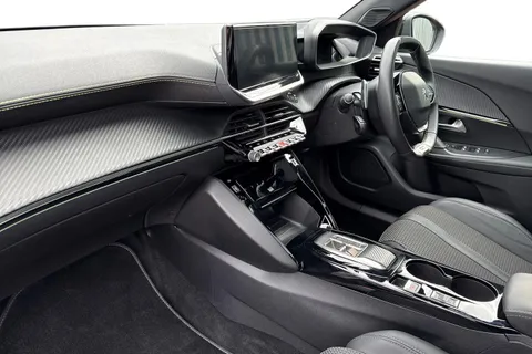 15 of 50 for PEUGEOT 2008 1.2 PureTech GT EAT Euro 6 (s/s) 5dr