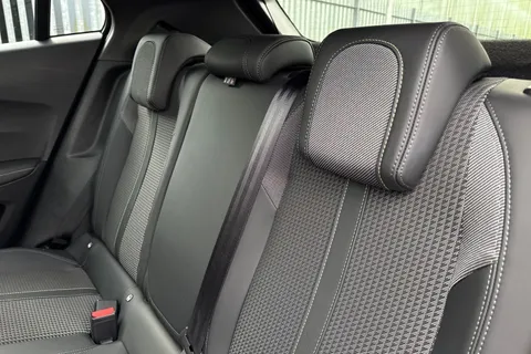 19 of 50 for PEUGEOT 2008 1.2 PureTech GT EAT Euro 6 (s/s) 5dr