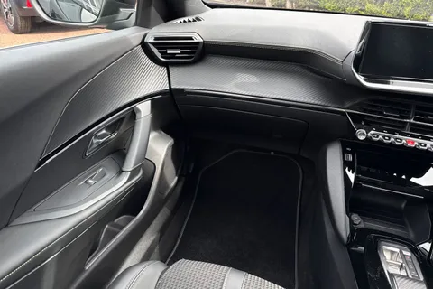 20 of 50 for PEUGEOT 2008 1.2 PureTech GT EAT Euro 6 (s/s) 5dr