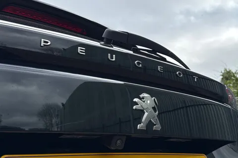 28 of 50 for PEUGEOT 2008 1.2 PureTech GT EAT Euro 6 (s/s) 5dr