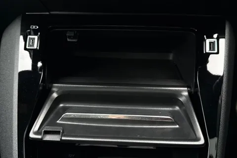 32 of 50 for PEUGEOT 2008 1.2 PureTech GT EAT Euro 6 (s/s) 5dr