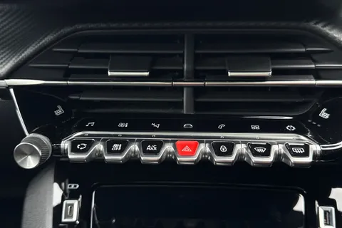 33 of 50 for PEUGEOT 2008 1.2 PureTech GT EAT Euro 6 (s/s) 5dr