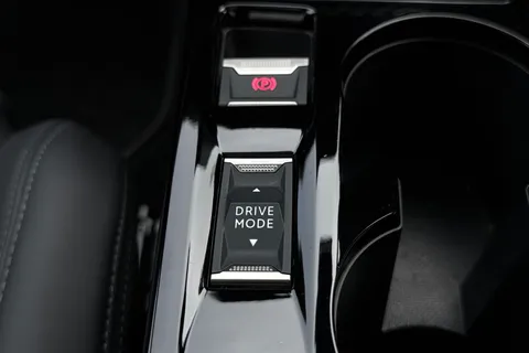 38 of 50 for PEUGEOT 2008 1.2 PureTech GT EAT Euro 6 (s/s) 5dr