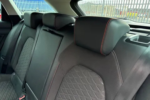 19 of 40 for SEAT Leon 1.5 eTSI MHEV FR DSG Euro 6 (s/s) 5dr