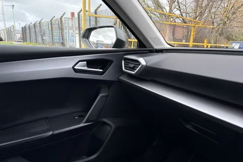 33 of 40 for SEAT Leon 1.5 eTSI MHEV FR DSG Euro 6 (s/s) 5dr