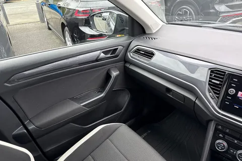 AU21VBC Volkswagen T-Roc 1.5 TSI EVO SEL 5dr DSG Thumbnail #21