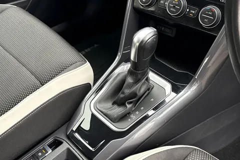 AU21VBC Volkswagen T-Roc 1.5 TSI EVO SEL 5dr DSG Thumbnail #24