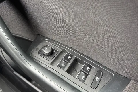 AU21VBC Volkswagen T-Roc 1.5 TSI EVO SEL 5dr DSG Thumbnail #26