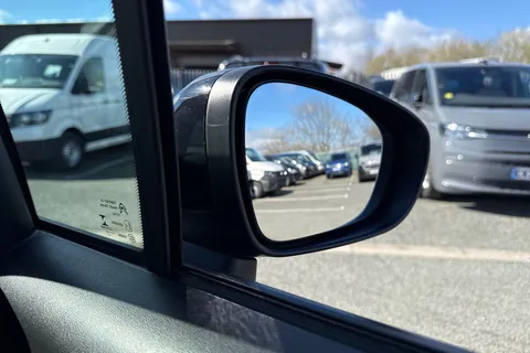 YT22OVZ Citroën C3 Aircross 1.2 PureTech Shine Plus Euro 6 (s/s) 5dr Thumbnail #36