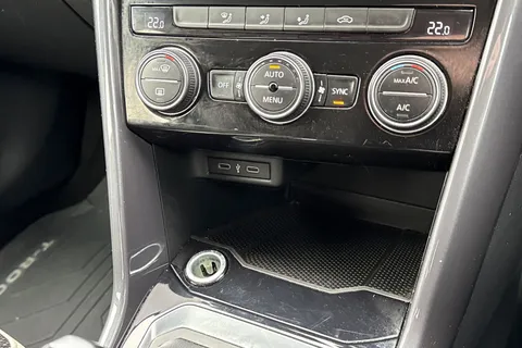 AU21VBC Volkswagen T-Roc 1.5 TSI EVO SEL 5dr DSG Thumbnail #34