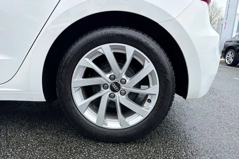 12 of 45 for Audi A1 Sport 25 TFSI 95 PS 5-speed