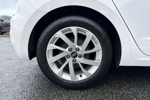 13 of 45 for Audi A1 Sport 25 TFSI 95 PS 5-speed