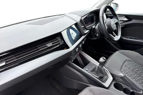 15 of 45 for Audi A1 Sport 25 TFSI 95 PS 5-speed