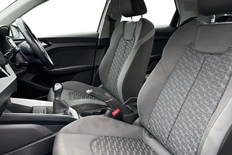 16 of 45 for Audi A1 Sport 25 TFSI 95 PS 5-speed