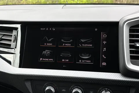 17 of 45 for Audi A1 Sport 25 TFSI 95 PS 5-speed