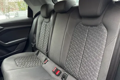 19 of 45 for Audi A1 Sport 25 TFSI 95 PS 5-speed