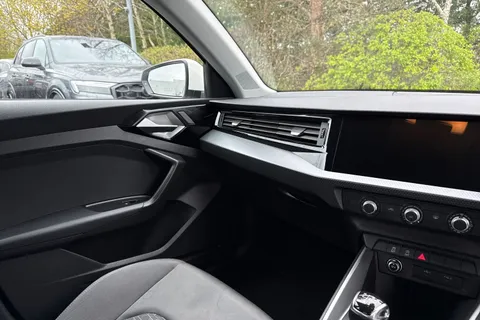 20 of 45 for Audi A1 Sport 25 TFSI 95 PS 5-speed